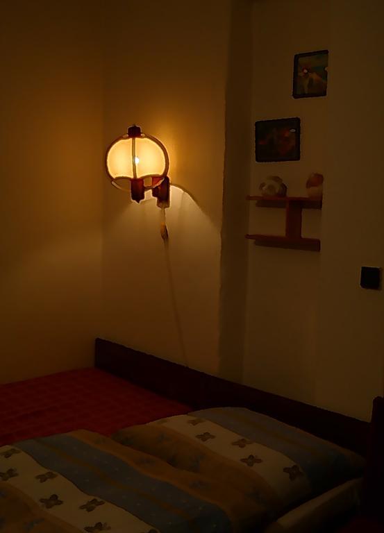 Apartment Trojska Praag Kamer foto